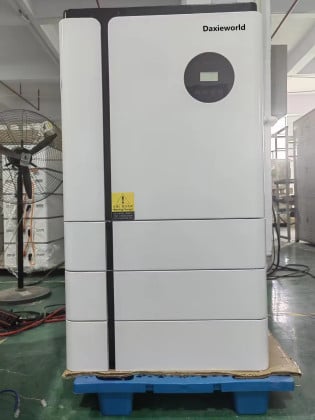 Three phase solar power system ESS